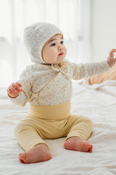 Baby wearing Avauma Aileen Baby Leggings - Spring Lemon, comfortable high-waist baby pants, soft and stretchy fabric